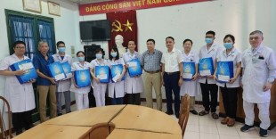 Công đoàn ngành Y tế Hà Nội tặng 10 phần quà cho đoàn viên công đoàn có hoàn cảnh khó khăn tại Bệnh viện Tâm thần ban ngày Mai Hương